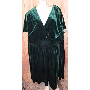 NWOT Gown Town Green Velour Short Sleeve V-neck Dress Sz 3X